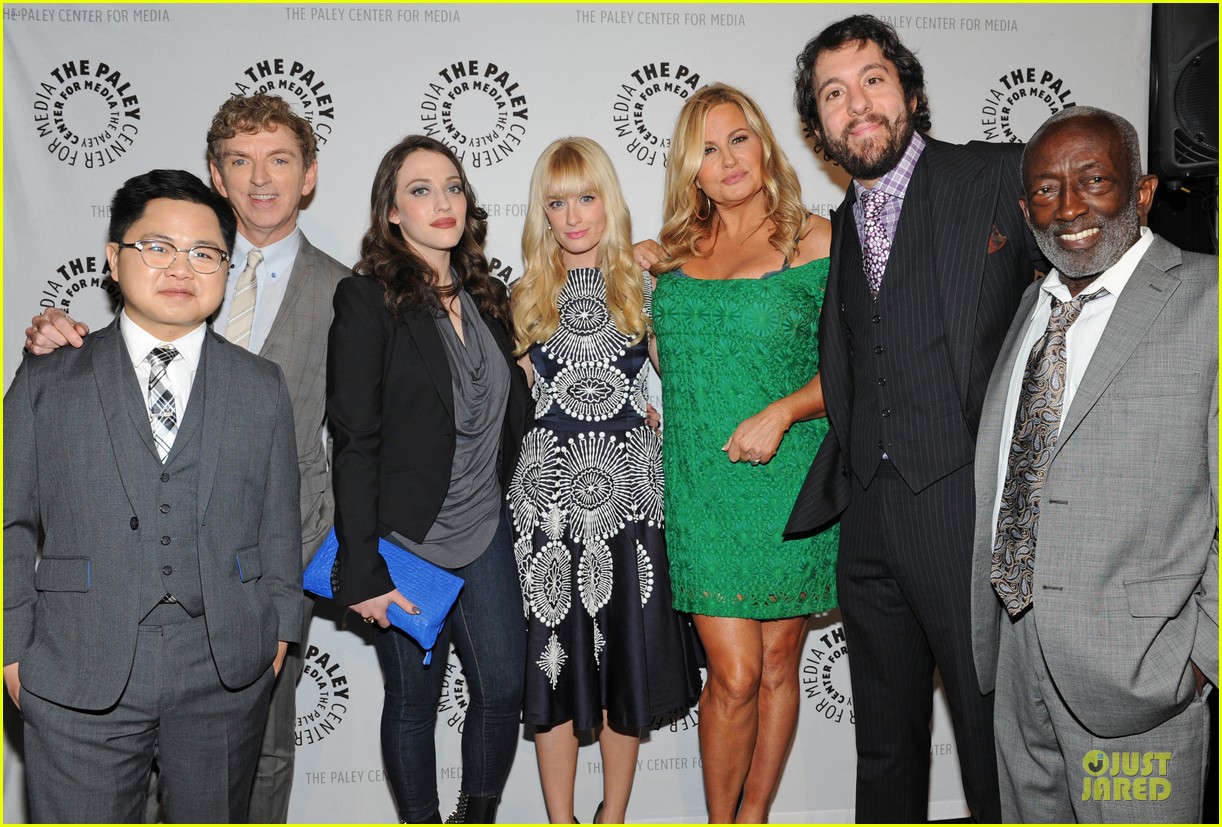 El cast de 2 Broke Girls en la PaleyParty Kat-dennings-beth-behrs-paleyfest-with-2-broke-girls-cast-05