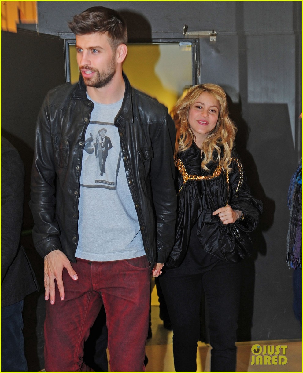 Shakira y Piqué en la lanzamiento de un libro Shakira-gerard-pique-fantasme-book-launch-18