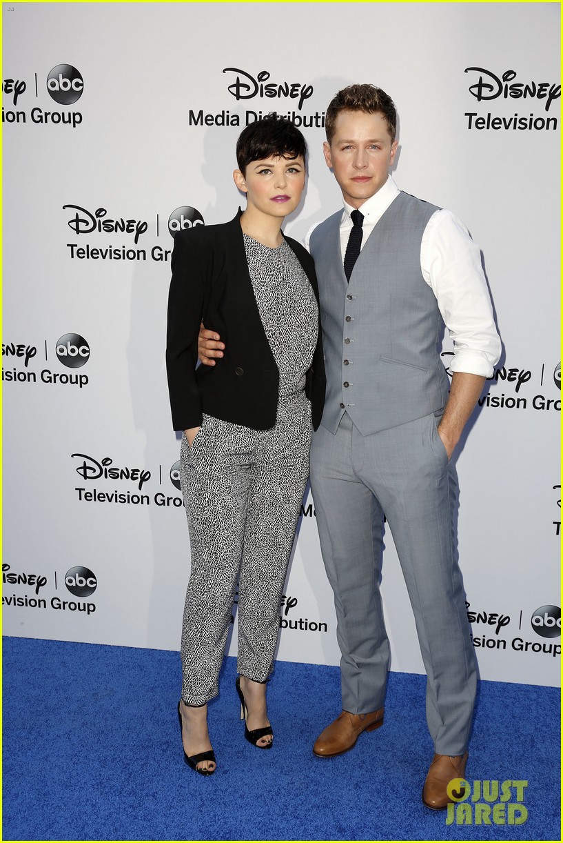 Ginnifer Goodwin, Josh Dallas y Emilie de Ravin en el Disney International Upfront Ginnifer-goodwin-josh-dallas-disney-international-upfronts-02