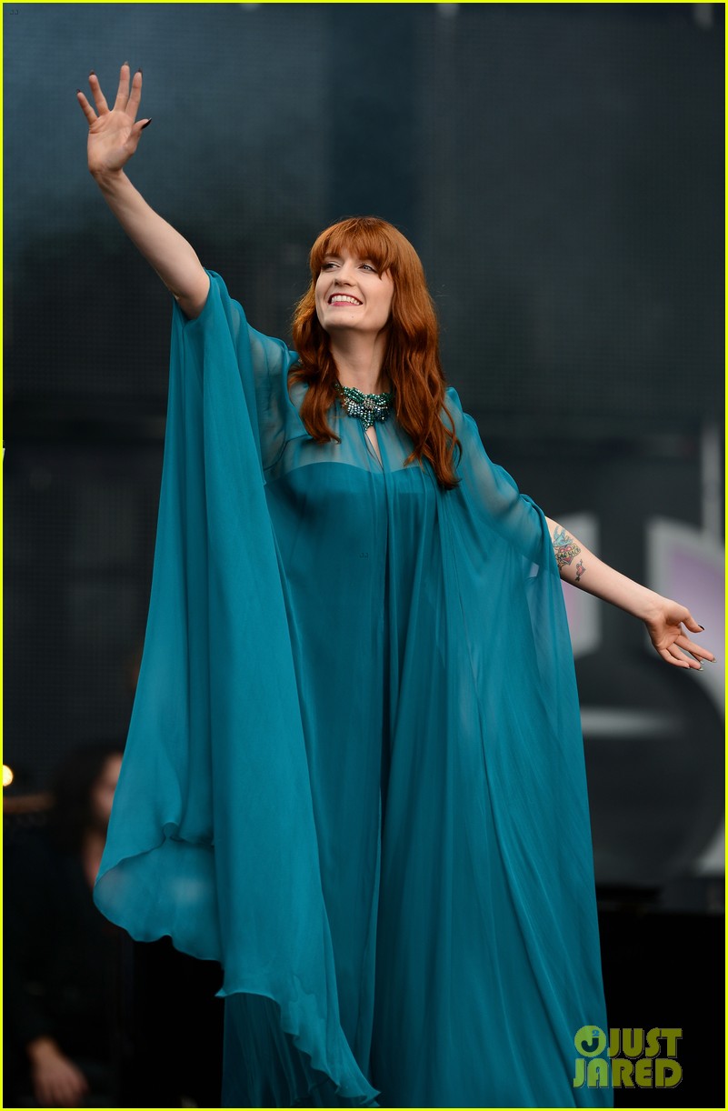 Sound Of Change + Chime For Change. Blake-lively-florence-welch-chime-for-change-concert-04