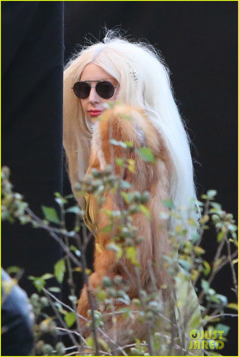 "ARTPOP" Party. Lady-gaga-wears-furry-headpeice-for-artpop-promo-15