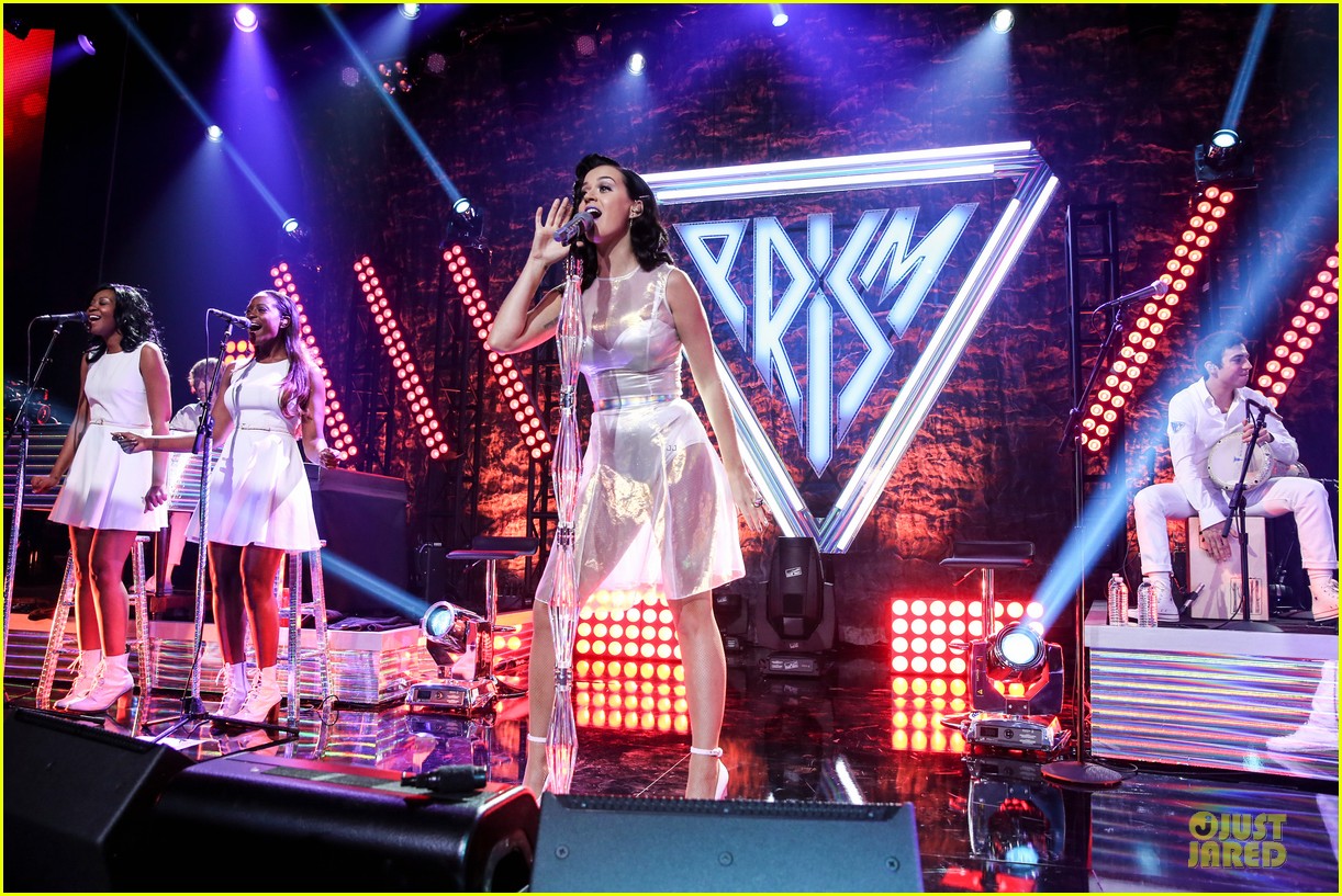 Katy Perry en el lanzamiento de Prisma en el iHeart Festival  Katy-perry-performs-at-iheartradio-prism-release-party-18