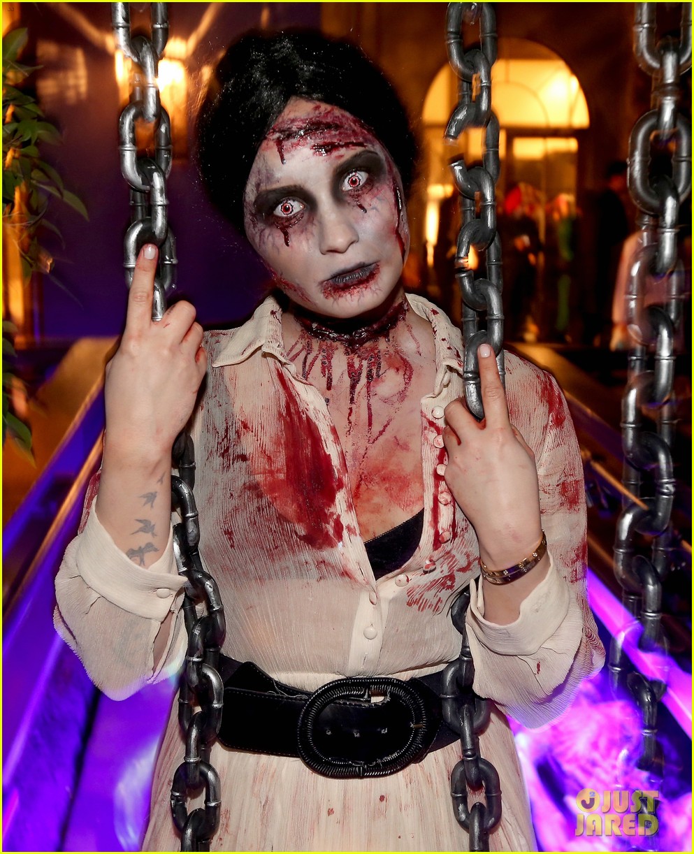 Estrellas en Halloween! Demi-lovato-dead-zombie-halloween-costume-2013-25