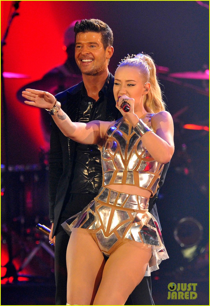 [MTV EUROPE MUSIC AWARD'S 2013] Robin-thicke-iggy-azalea-blurred-lines-at-mtv-ema-2013-02