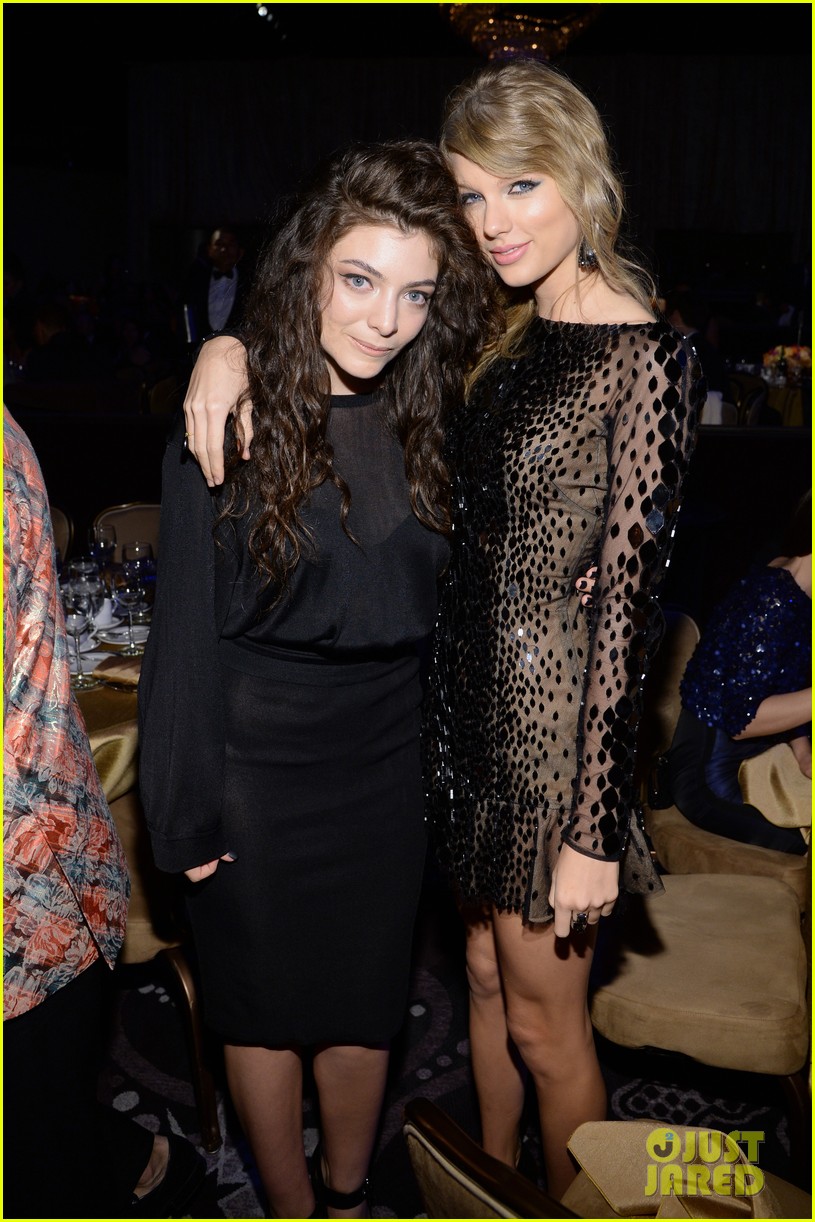 Artistas en la Clive Davis pre-Grammy Party Lorde-meets-up-with-taylor-swift-at-clive-davis-pre-grammys-gala-2014-01