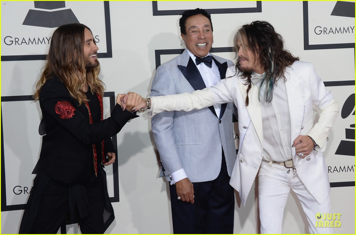 2014 Grammy Awards Steven-tyler-smokey-robinson-sings-to-smokey-robinson-at-grammys-2014-06