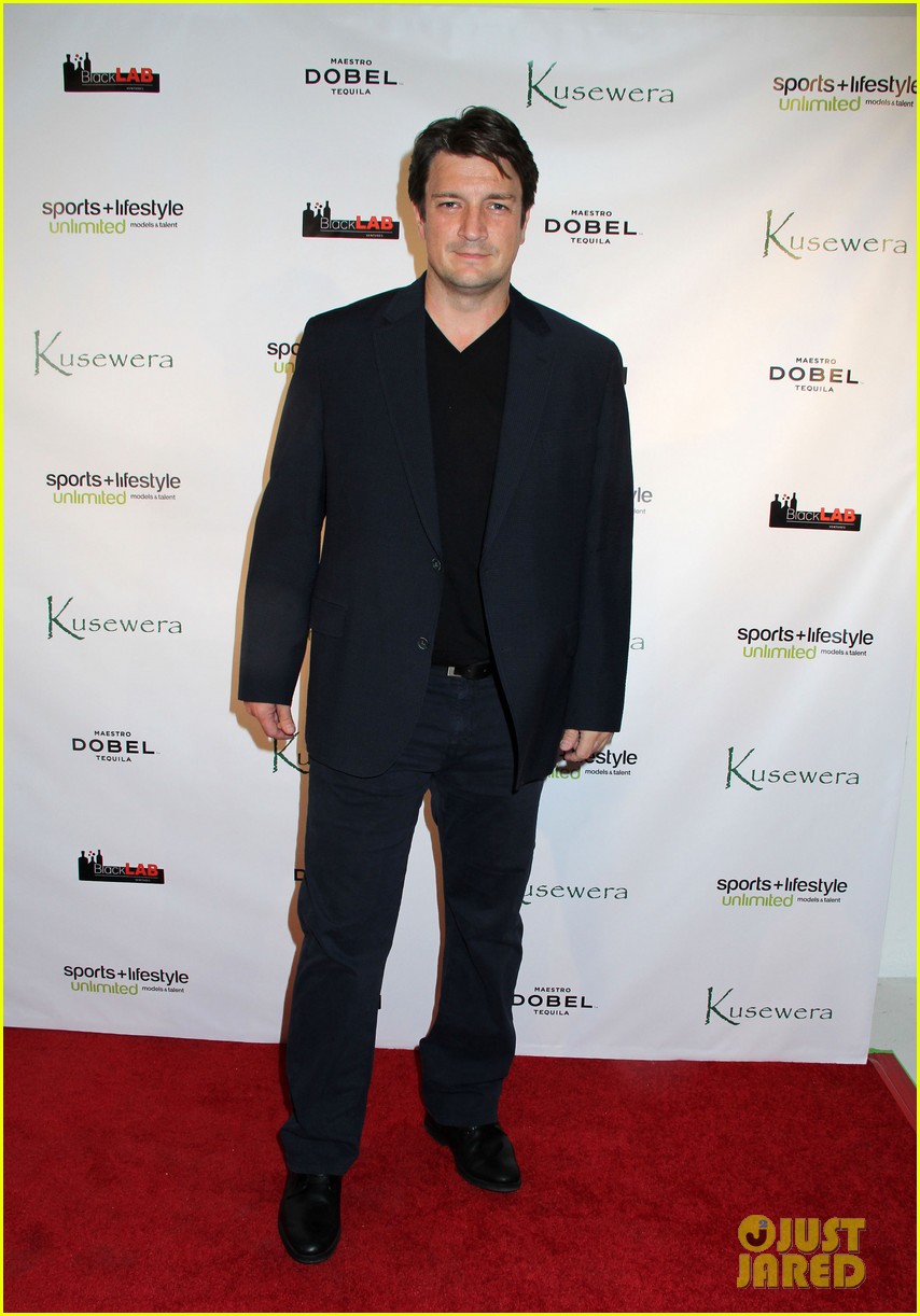 Fotos de Nathan - Página 5 Courteney-cox-nathan-fillion-kusewera-party-pair-03