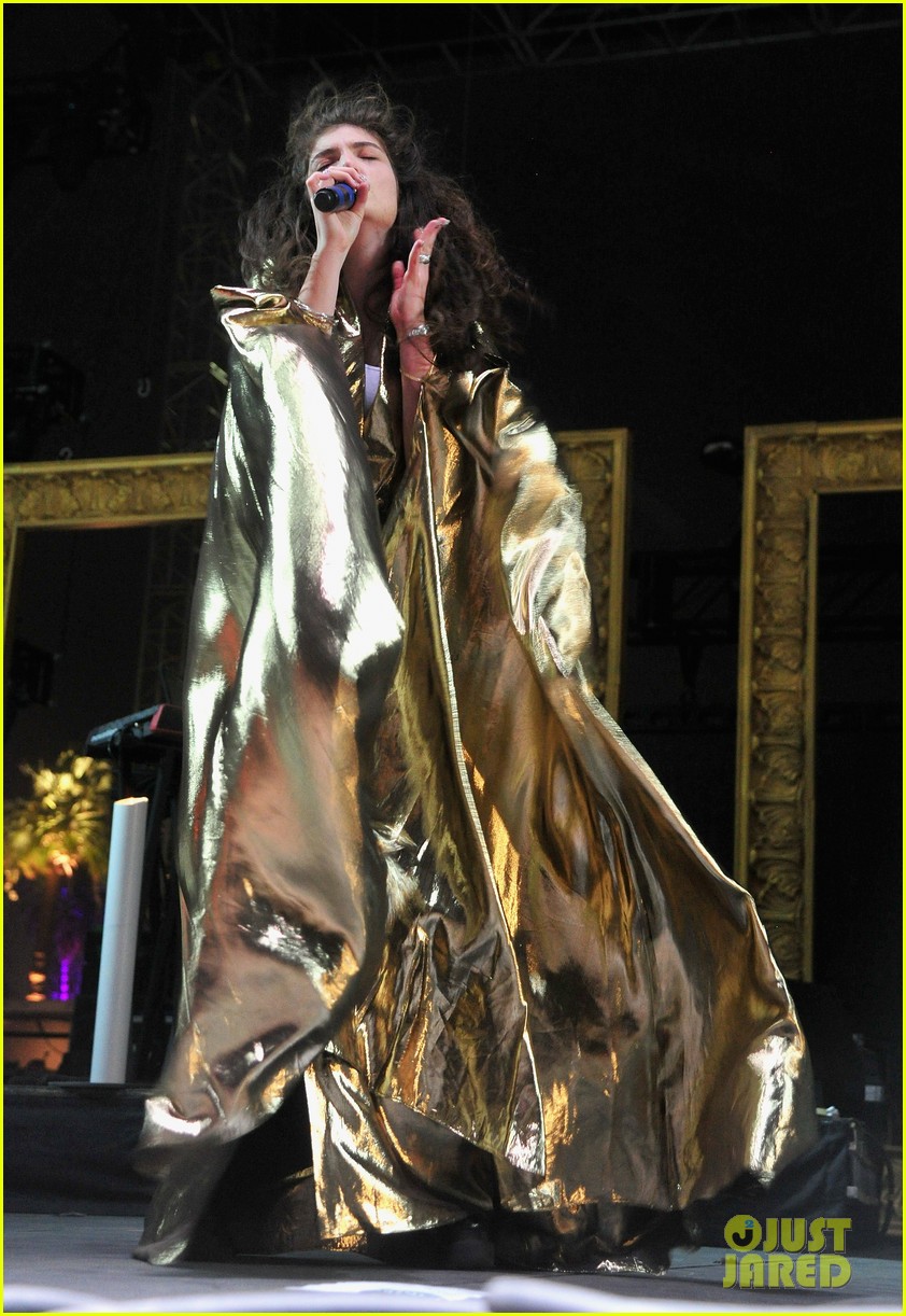 Lorde hizo acto de presencia en el COACHELLA MUSIC FESTIVAL. Lorde-sandstorm-coachella-2014-performance-04