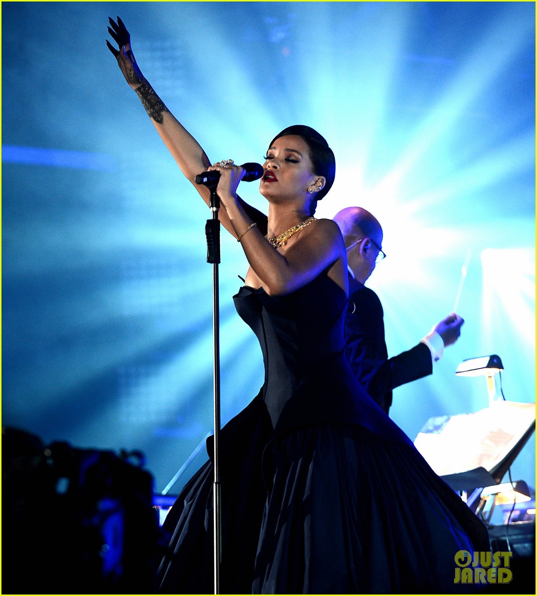 Rihanna at The Diamond Ball 2014. Rihanna-performs-medley-of-her-hits-at-first-ever-diamond-ball-01