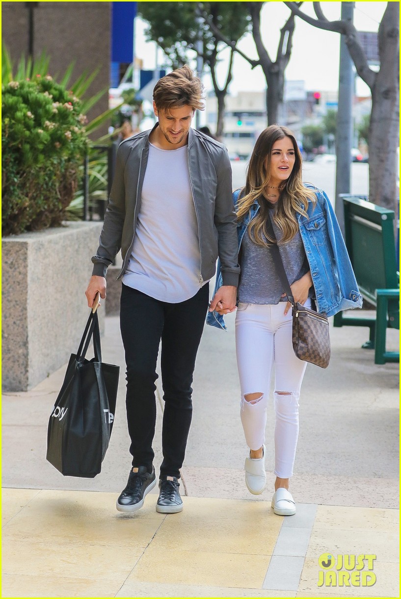 Snapchat - JoJo Fletcher - Jordan Rodgers - FAN Forum - Discussion - #8 - Page 46 Jojo-fletcher-jordan-rodgers-look-happy-la-31