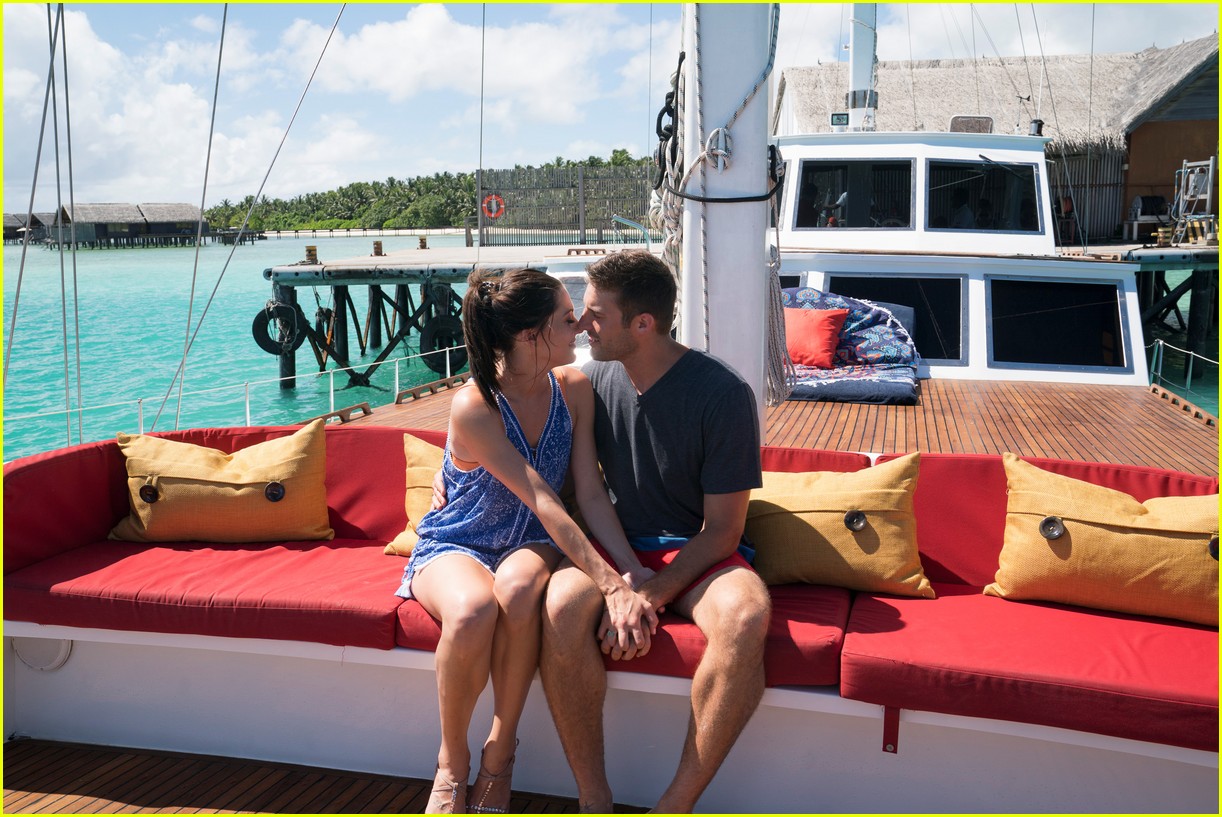 TheBacheloretteFinale - Bachelorette 14 - Becca Kufrin - Garrett Yrigoyen - FAN FORUM - #2 *Sleuthing Spoilers* - Page 38 Becca-kufrin-garrett-yrigoyen-bachelorette-likes-11