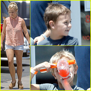 Britney com os filhos Britney-spears-prayers-to-those-affected-by-asiana-airlines-crash