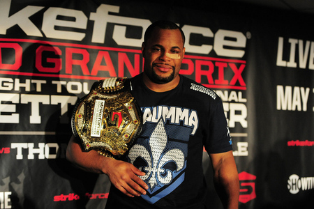 Daniel Cormier hace campaña para entrenar en el TUF 17 contra Jon Jones 20120519_kkt_st3_017_extra_large