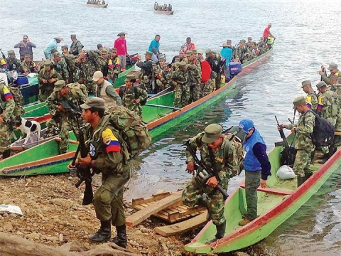 Ejército colombiano mata a 13 rebeldes de las FARC en bombardeo. 1787903