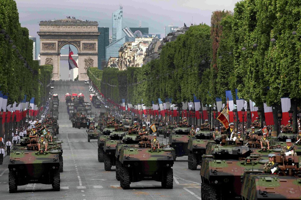 parade militaire dans le monde 1017006323