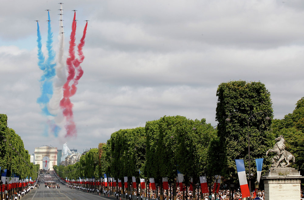 parade militaire dans le monde 1017008155