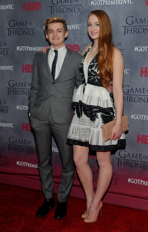 ¿Cuánto mide Sophie Turner? - Altura - Real height Jack-gleeson-und-sophie-turner-and-sophie-turner-1174045255