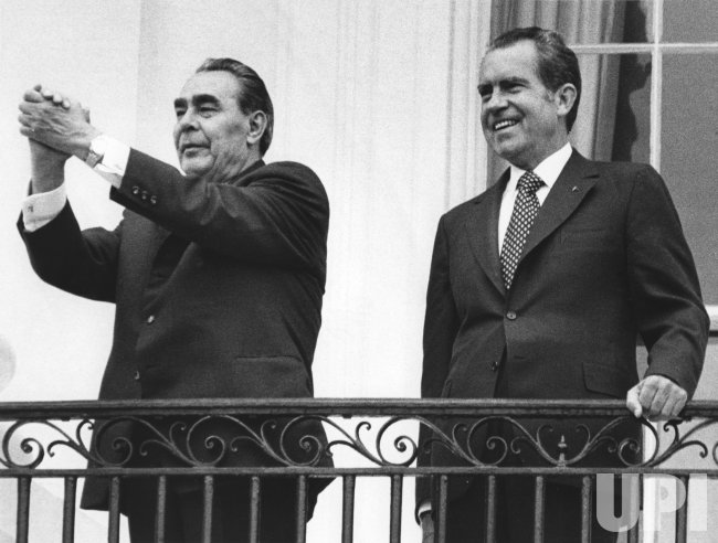 Pogledajte kako je Nixon dočekao Tita - Page 2 Leonid-Brezhnev