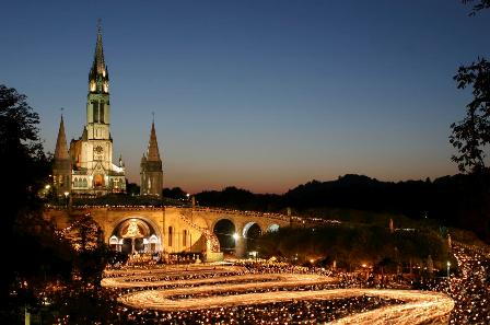 14 - Lourdes : Messes Internationales-Processions Eucharistiques-Infos!! - Page 12 Pelerinage-2015