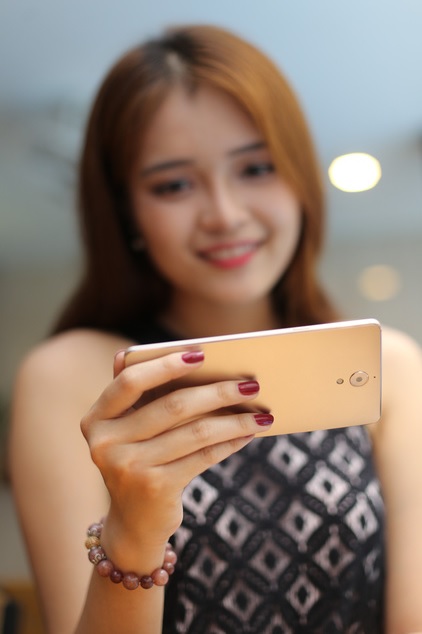 QC - Mobile • Đánh giá nhanh: Coolpad Sky 3 selfie – tự sướng chuyên nghiệp và đẳng cấp • http://i.imgur.com/Aenn8oo.jpg • Hãng Coolpad chuẩn bị tung ra thêm phiên bản điện thoại thông minh Coolpad Sky 3 được... Img_201606231557080317