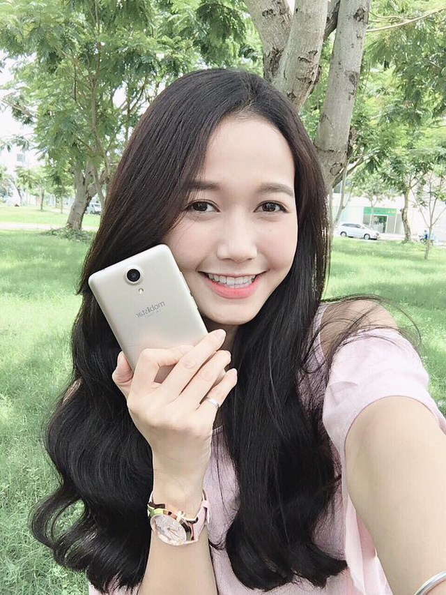 mobiistar - Mobile • Khi các hotgirl chuyền tay nhau công nghệ chụp ảnh selfie nghìn like • http://i.imgur.com/6aZUKj8.jpg • Liệu đây có phải là chiếc smartphone có khả năng giúp người dùng hút “nghìn like” với... Img20160620153422438