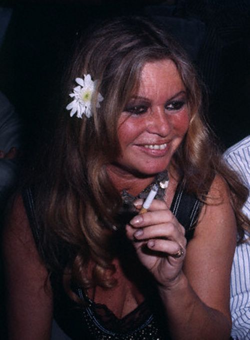 Brigitte avec une cigarette - Page 2 J6uyjeeg