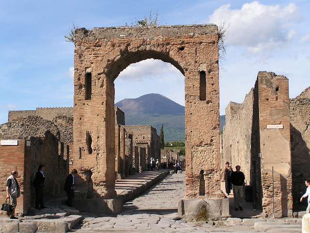 مدينة بومبي الايطاليه..دمرها البركان و ترك الاجساد لتحكي القصة Pompeii3