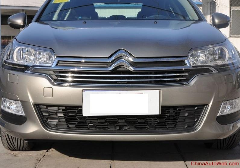 [SUJET OFFICIEL][CHINE] Citroën C5 II Restylée (phase IV) - Page 2 Citroen-c5-2013-010