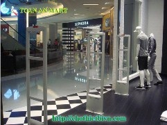 cổng từ an ninh chuyện dụng cho shop thời trang, cửa hàng quần áo Cong-tu-240