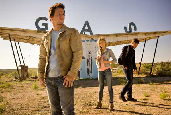 Photo : Mark Wahlberg, Nicola Peltz et Jack Raynor prennent la pose pour TRANSFORMERS 4 : L’ÂGE DE L’EXTINCTION CAST-TRANSFORMERS-600