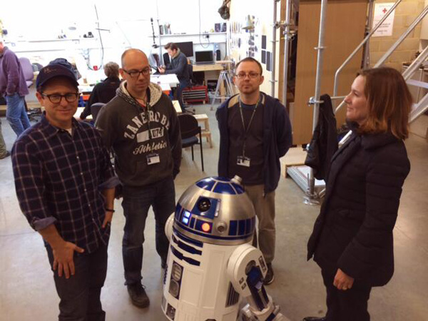 STAR WARS EPISODE VII : Bad Robot tweete une photo de préproduction R2D2-Star-Wars-7