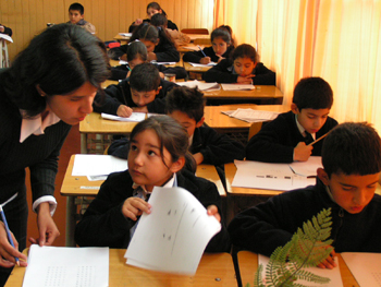 CHILE: TENGO BUEN PROMEDIO PERO EN EL COLEGIO ME DICEN QUE ESAS NO SON CARRERAS PARA NOSOTROS PORQUE SOMOS POBRES Educacion-2