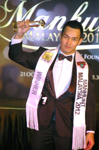 2012 | MANHUNT INTERNATIONAL | ALL ACTIVITIES - Page 2 Manhunt-Malaysia-2012-winner-Tan-Wei-Jun-John