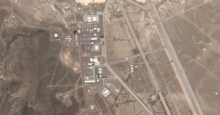 La CIA reconoce la existencia del Área 51 A-satellite-image-of-area-51