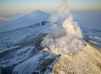 Avistamiento de ovnis 2017 - Página 2 Erebus-crater