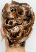    Blonde%20chignon%20perles%20dos%20pte