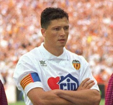 Luboslav Penev (1995-1996) Penev-capitan-del-Valencia