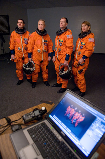 [STS-135] Atlantis:  fil dédié aux préparatifs, lancement prévu pour le 8/07/2011 - Page 3 Sts135_crewportrait02