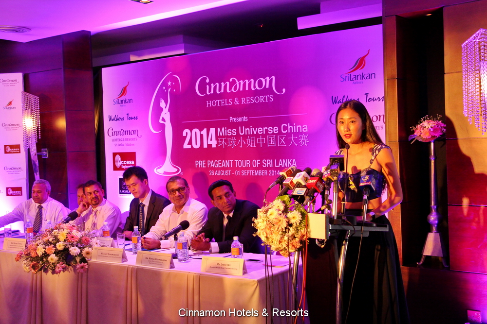 2014 l Miss Universe China l Final 13/09 Miss.-Jamie-Wu-Director-of-Miss.-Universe-China-addressing-the-audience