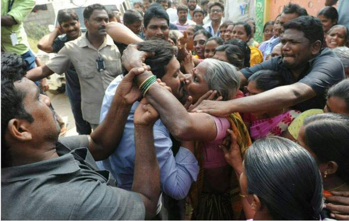 Jagan starts a mega odarpu yatra to...... 1485860400-1810