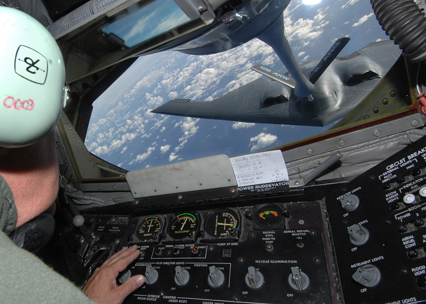 Northrop B-2 Spirit 080611_b2-inflight-refuel-big