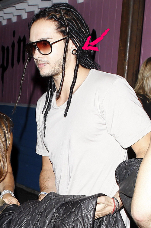 promiflash.de - Se Estende ao Longo dos Anos. Grande! É o Túnel nas Orelhas de Tom Kaulitz Tom-kaulitz-mit-tunnel-im-ohr