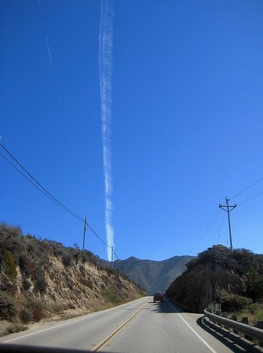 ovni - 2017: le 19/08 à 3h - ovni en forme de boomerang, + boule -  Ovnis à Lieurey - Eure (dép.27) - Page 8 Vertical_Contrail_on_Flickr_-_Photo_Sharing%21-20100119-164713