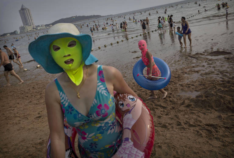 Si vas a la playa no te olvides del ‘facekini’ Nrm_1409250075-454186938