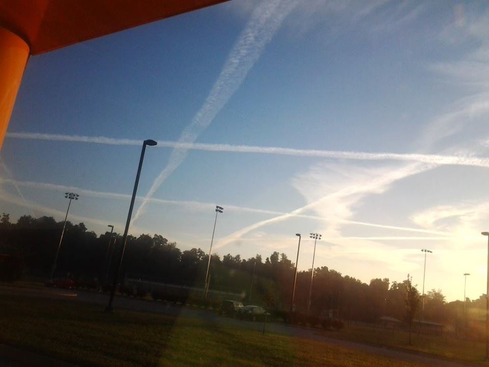 CHEMTRAILS: A Planetary Catastrophe Created by Geoengineering 1234540_10202106028482215_480444498_n