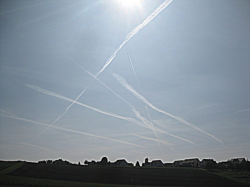 CHEMTRAILS: A Planetary Catastrophe Created by Geoengineering 65034_637258529638137_345014149_n