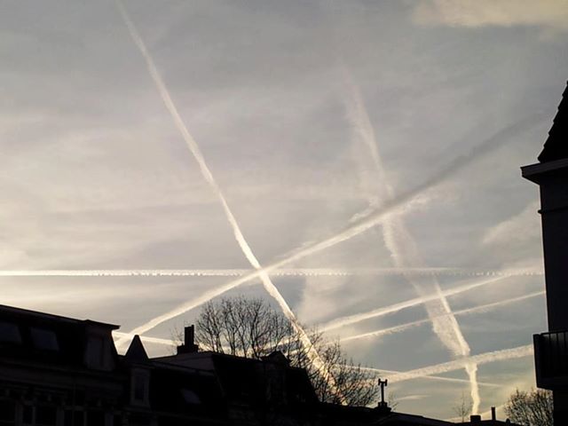 CHEMTRAILS: A Planetary Catastrophe Created by Geoengineering 941758_10151612827801070_1773614610_n