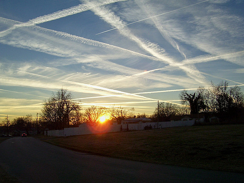 CHEMTRAILS: A Planetary Catastrophe Created by Geoengineering Chemtrail-Criss-Cross