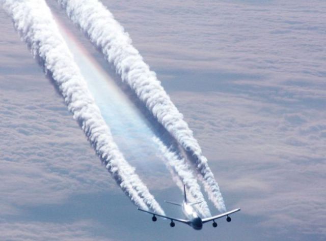CHEMTRAILS : The Biggest Coverup of All Time 201202142231425a4-2