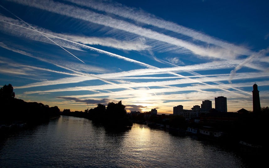 CHEMTRAILS: A Planetary Catastrophe Created by Geoengineering Readers-vapour-tra_2335733k